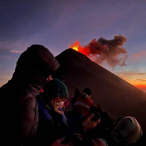 fuego volcano eurpting at night