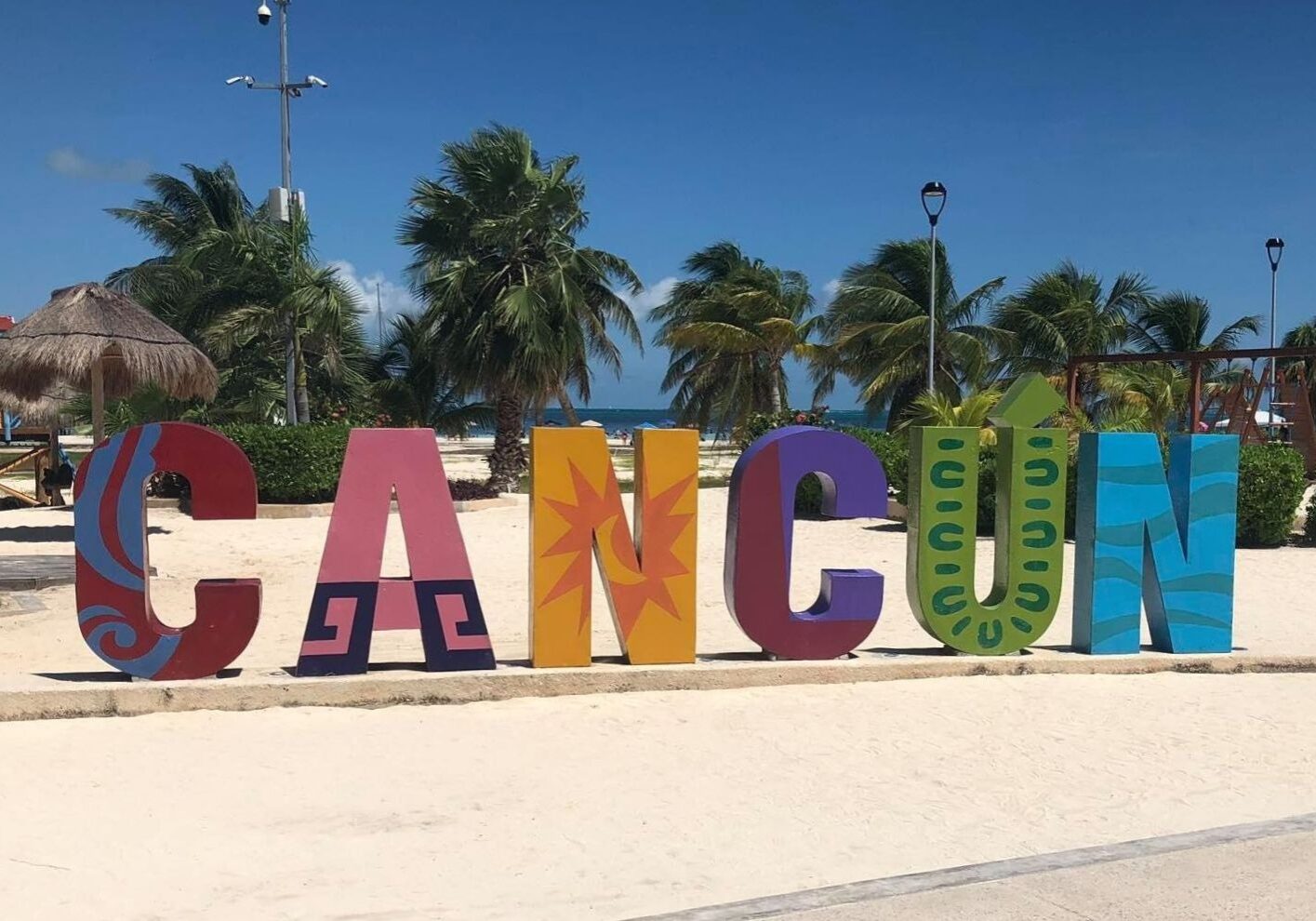 iconic cancun sign