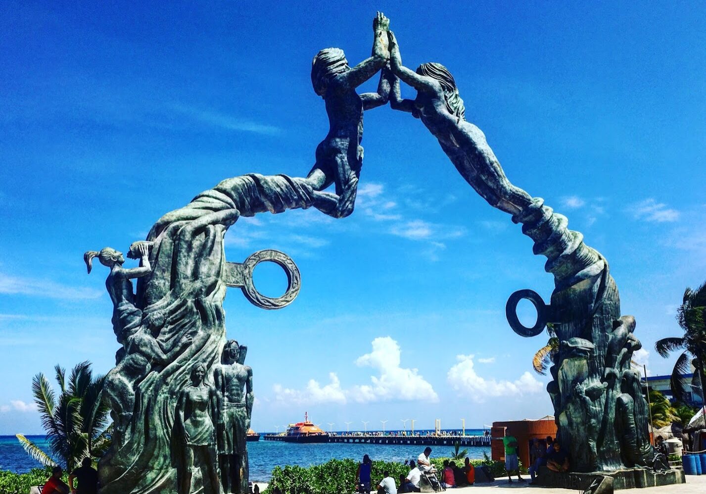 playa del carmen iconic statue